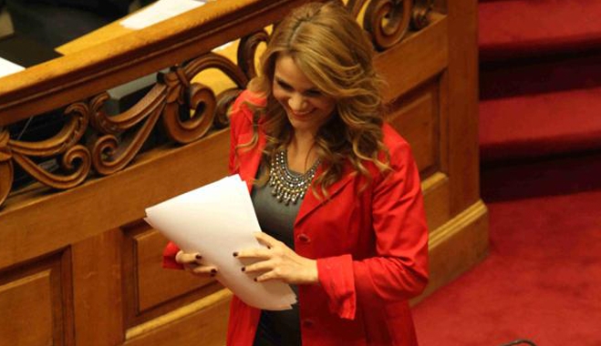 Μίκα Ιατρίδη: «Για να καταβάλλετε τις αποζημιώσεις στους πληγέντες από τις πλημμύρες του Νοεμβρίου του 2013 χρειάζεστε έναν χρόνο, και βλέπουμε».