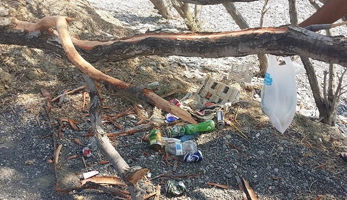 ΚΔΑΠ ΜΕΑ: MHN πετάτε ΣΚΟΥΠΙΔΙΑ στις παραλίες-Τέτοιες εικόνες είναι ντροπή για όλους μας!