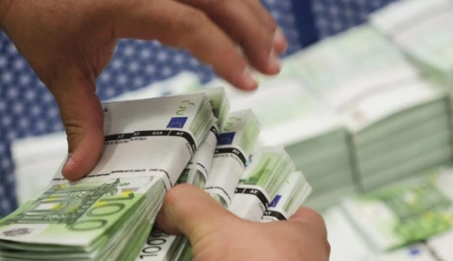 Πλημμυρίζουν την τουριστική αγορά με παραχαραγμένα χαρτονομίσματα των 100 ευρώ
