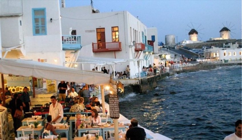 Επιχειρηματίες Μυκόνου: Αδιαφορούν για τα κρούσματα και απειλούν για τα μέτρα