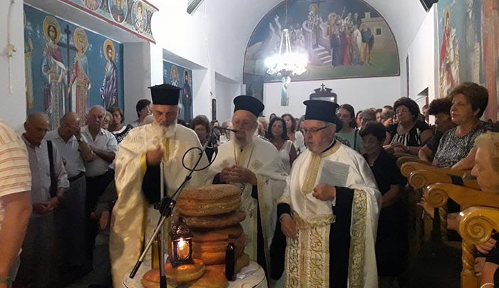 Το πανηγύρι του Τίμιου Σταυρού με πολύ κόσμο σε μια υπέροχη τοποθεσία στο Χαρμύλι, στο Πυλί (ΦΩΤΟ &amp; ΒΙΝΤΕΟ)