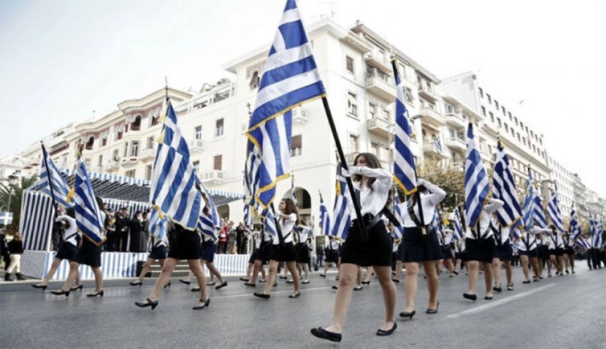 Κατατέθηκε στη Βουλή η τροπολογία για τη σημαία στα δημοτικά σχολεία