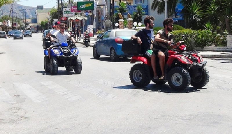 "Μπλόκο" στο λιμάνι και το αεροδρόμιο της Νάξου από "γουρούνες" για το νέο ΚΟΚ- ΒΙΝΤΕΟ