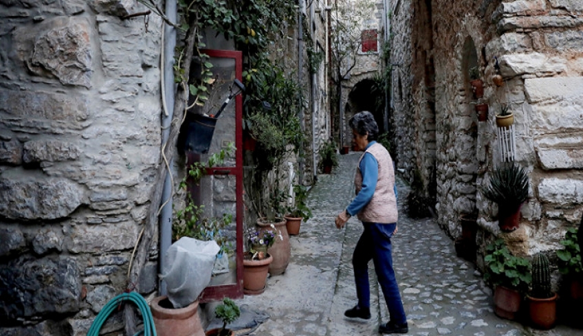 Αρση μέτρων: Γιατί οι ηλικιωμένοι θα μπορούν να πάνε στα χωριά τους μετά τις 18 Μαΐου -Οι εξηγήσεις Τσιόδρα, Χαρδαλιά