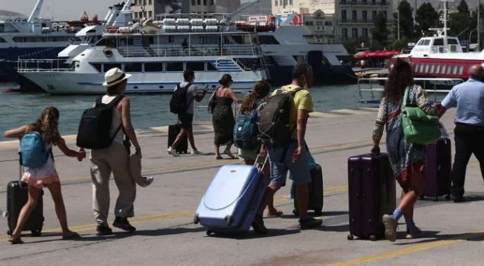 Ακριβές μου διακοπές: «Καίνε» οι τιμές στα ακτοπλοϊκά