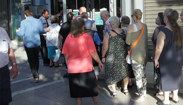 Τραπεζικές χρεώσεις με τον μήνα - Τι αλλάζει σε πληρωμές και συναλλαγές