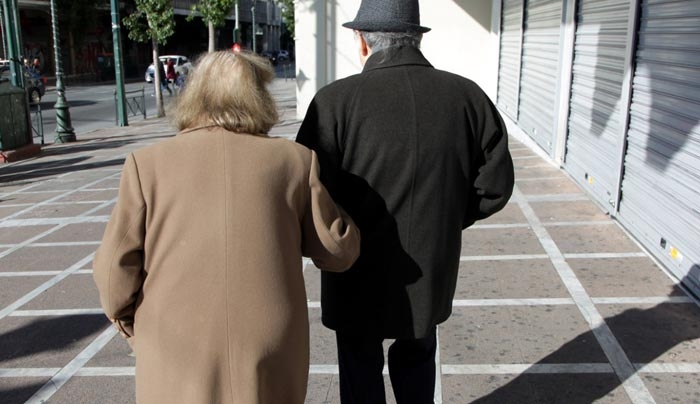 Πριμοδοτούν τις πρόωρες συντάξεις – Καταργούν την ποινή του 10%
