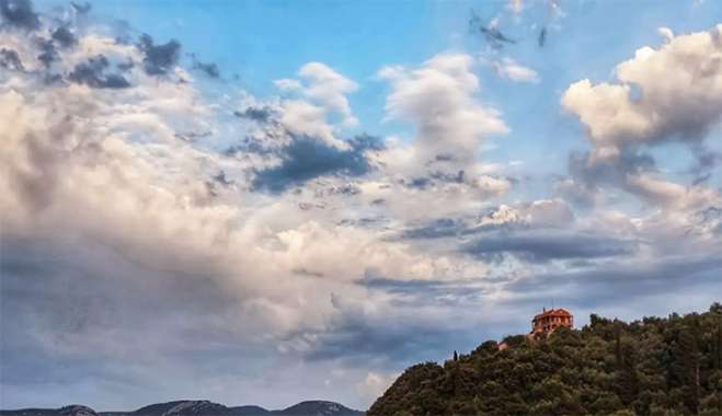Καιρός σήμερα: Αγγίζει τους 26 βαθμούς η θερμοκρασία – Νεφώσεις και τοπικές βροχές σε κάποιες περιοχές της χώρας