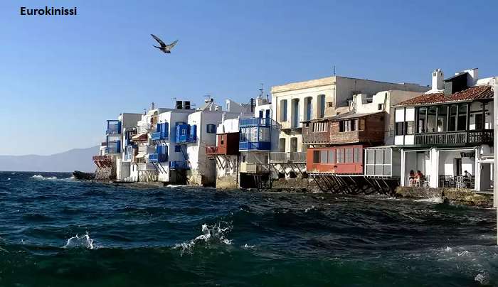Κράτος εν… κράτει η Μύκονος: Χτίζουν ακόμη και τι νύχτα με τσιλιαδόρους – Απίστευτες καταγγελίες