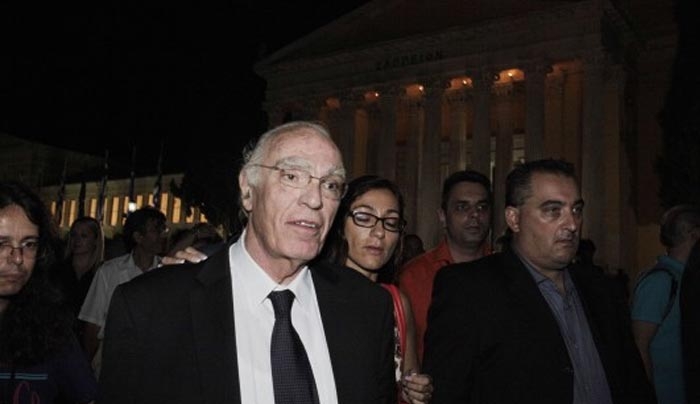 Ρεσιτάλ Βασίλη Λεβέντη! Η "κατάρα των Μητσοτάκηδων" κι ο πατέρας του Αλέξη Τσίπρα
