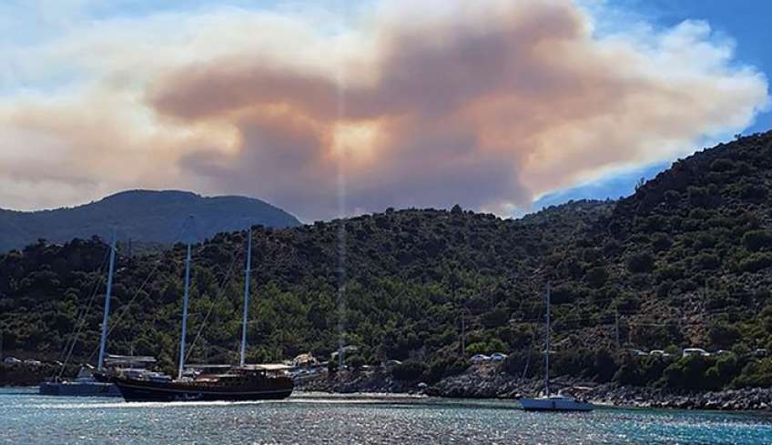 Τουρκία: Τεράστια φωτιά στην Ντάτσα – Καίγονται σπίτια – 30 εναέρια μέσα στις προσπάθειες κατάσβεσης