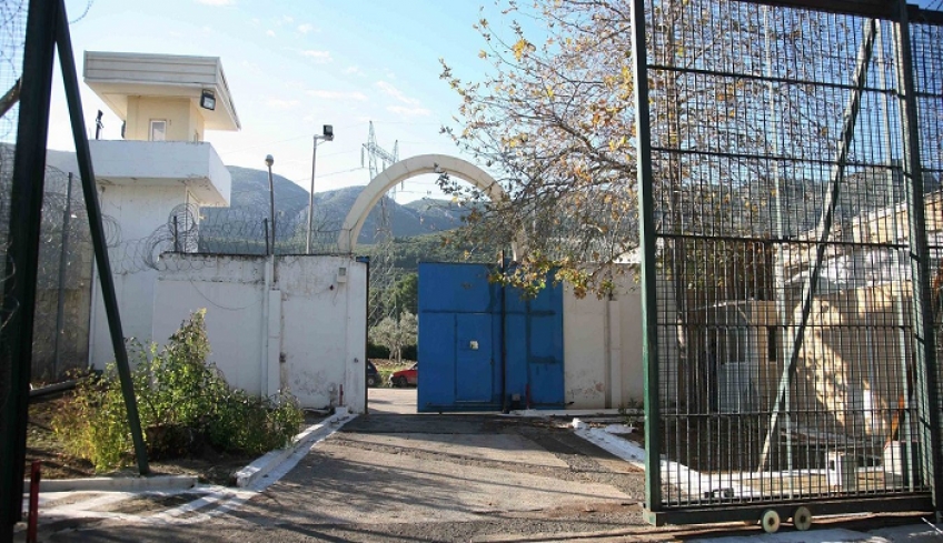 Συνελήφθη σωφρονιστικός με ναρκωτικά και κινητά: Προορίζονταν για τις φυλακές Αυλώνα