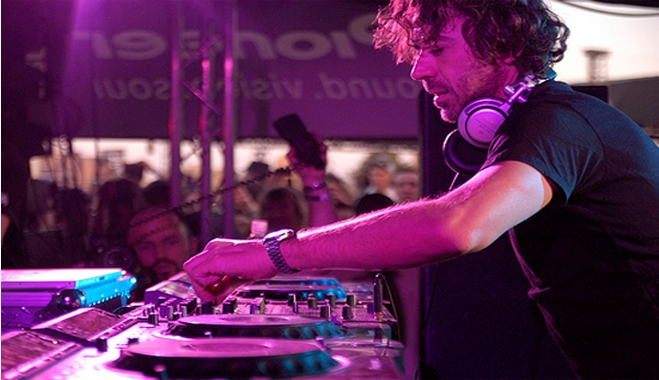 Benny Benassi Feat Serj Tankian - Shooting Helicopters