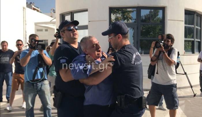 Νέο επεισόδιο στην δίκη για την δολοφονία Ζέμπερη – Χίμηξε ο πατέρας στον φερόμενο ως δολοφόνο (βίντεο)