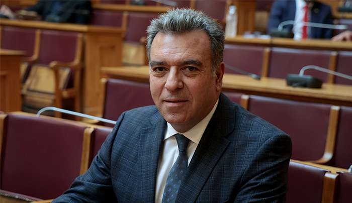 ΜΑΝΟΣ ΚΟΝΣΟΛΑΣ: «Επανεξετάζεται η αναπροσαρμογή της αποζημίωσης για τις ζημιές που προκαλούνται στα δίχτυα των αλιευτικών σκαφών άνω των 12 μέτρων»