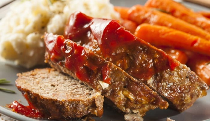 Ρολό με μοσχαρίσιο κιμά και σάλτσα ντομάτας