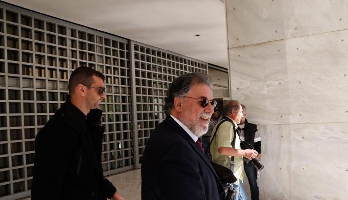 Πανούσης: Τηλεφωνούσαν ν' αφήσω τα «παιδιά»...