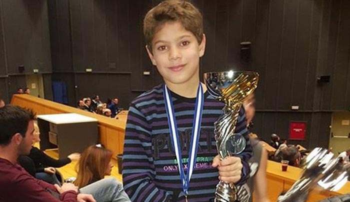 Απονομή κυπέλλου στον Μάριο Φουρθιώτη για την διάκριση του στο πανελλήνιο πρωτάθλημα μοτοσικλέτας της ΑΜΟΤΟΕ