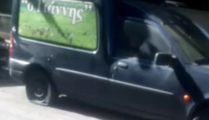 Κρεοπωλεία και pet shops απειλούν να πυρπολήσουν αναρχικοί – «Θα σαπίσουμε στο ξύλο κυνηγούς και σφαγείς»