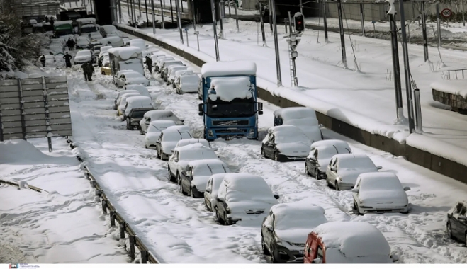 4.500 επιβάτες εγκλωβίστηκαν στην Αττική Οδό