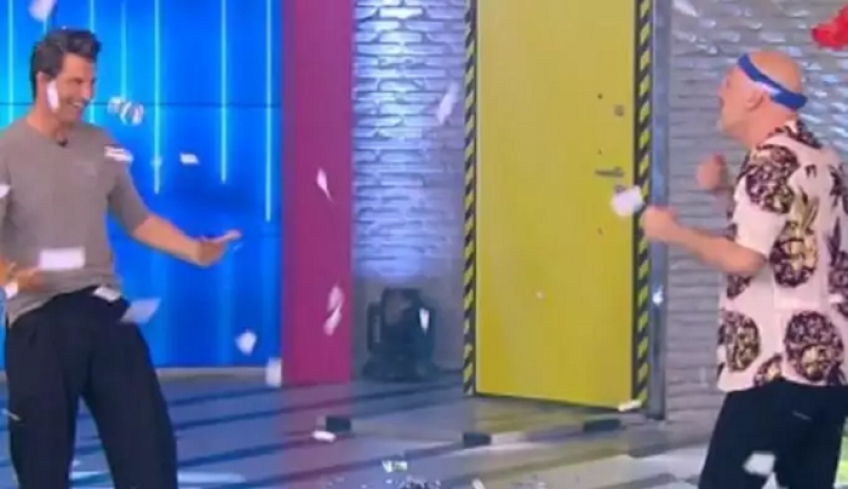 Ο Σάκης Ρουβάς μπούκαρε στο Καλό Μεσημεράκι