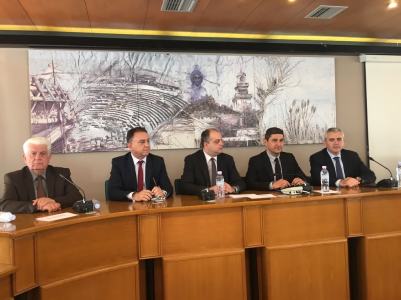 Αυγενάκης από Λάρισα: «Η χρηματοδότηση τελειώνει, αλλά οι δεσμεύσεις παραμένουν»