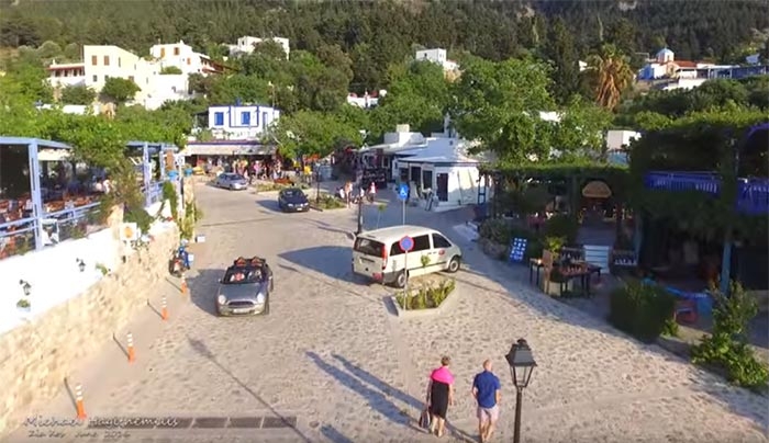 Παρασκευή σήμερα και κάνουμε μια βόλτα από ψηλά... στην Ζια (Βίντεο)