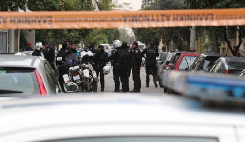 Νέο έγκλημα στην Ν. Σμύρνη: Σκότωσε την μητέρα του και καθόταν δίπλα στο πτώμα της επί τρεις μέρες