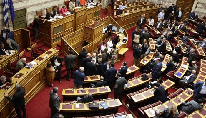 Βροχή περικοπών και πλεονάσματα 3,5% για τέσσερα ή πέντε χρόνια