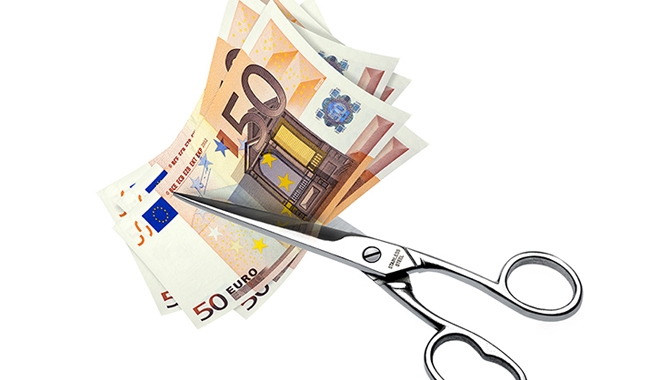 «Κούρεμα» 50% στα πρόστιμα της Εφορίας