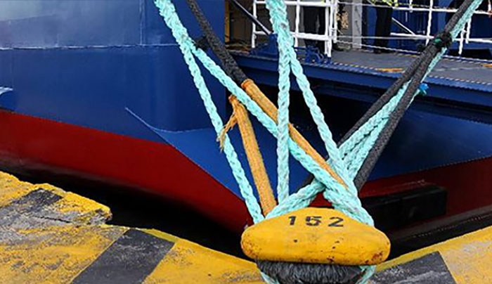 Δεμένα σήμερα τα πλοία στα λιμάνια – Πώς αλλάζουν τα δρομολόγια