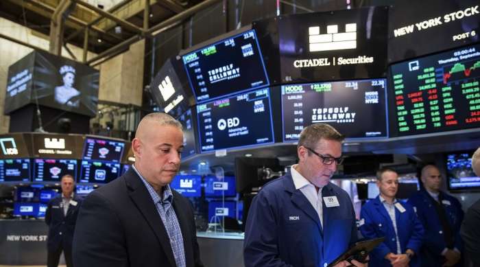 Wall: Σε νέα ιστορικά ύψη έκλεισε ο Dow, με ώθηση από Fed και μάκρο
