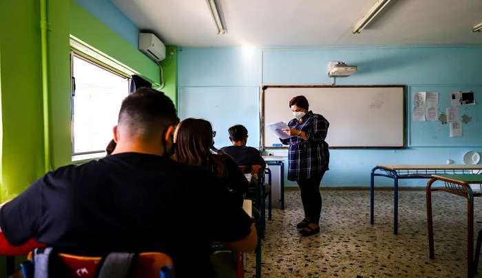 Παραμένουν οι μάσκες στα σχολεία, γιατί δεν θα βγουν