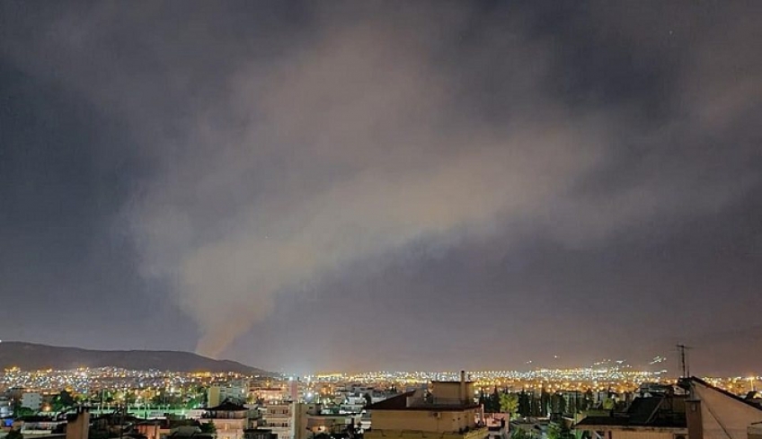 Συναγερμός για την πυρκαγιά στη χωματερή της Φυλής - Μήνυμα από το 112