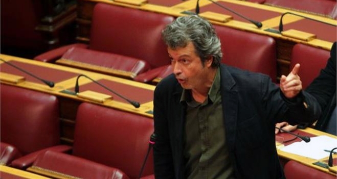 Βελούδινο διαζύγιο ΣΥΡΙΖΑ - Τατσόπουλου. Kρατά την έδρα