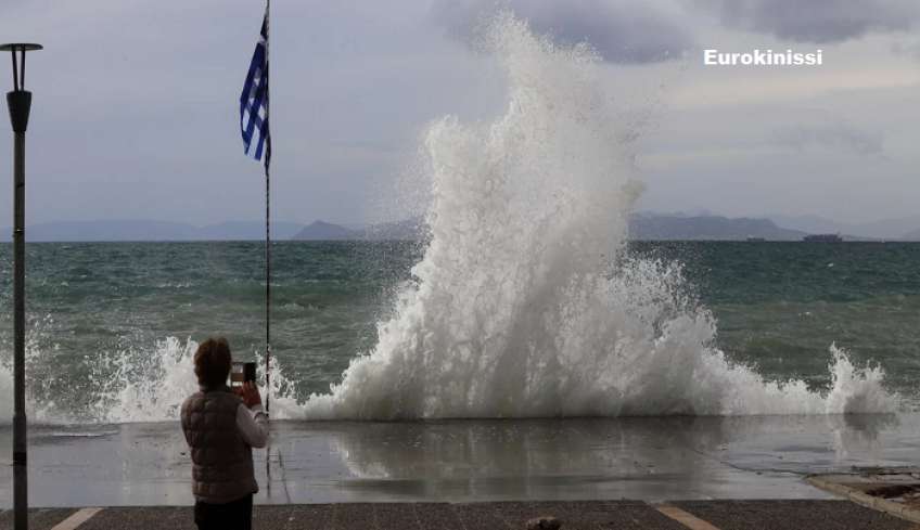 Λιμενικό: Δεν έδεσε στα Ψαρά, λόγω κακοκαιρίας, το «Νήσος Σάμος»