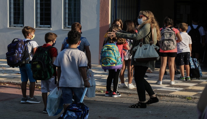 Κορωνοϊός: Πώς θα λειτουργούν σχολεία πανεπιστήμια, φροντιστήρια – Οι όροι της τηλεκπαίδευσης και το SMS για συνοδεία στο σχολείο