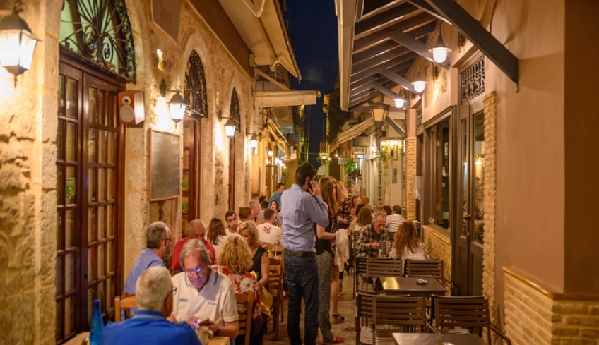 Από Σάββατο έξοδος μετά μουσικής, από 1η Ιουλίου τέλος η απαγόρευση κυκλοφορίας -Ολες οι αλλαγές