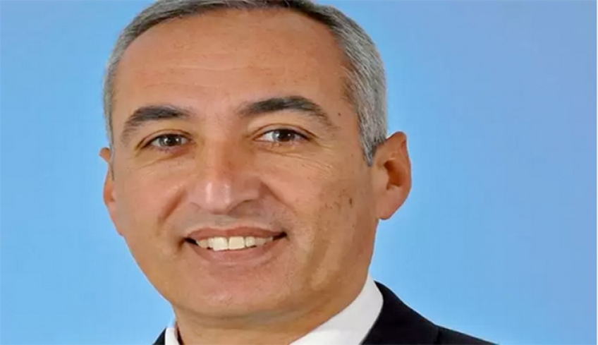 ‘‘Δεν έχουμε ανάγκη ούτε τις υποδείξεις ούτε τις συμβουλές του κ. Κανταρζή. Το μόνο που ξέρει να κάνει είναι να μουντζώνει στο Περιφερειακό Συμβούλιο και να υβρίζει στην Οικονομική Επιτροπή.’’