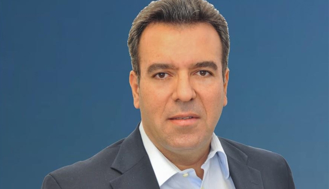 Μάνος Κόνσολας: « Να απαντηθούν κρίσιμα ερωτήματα που σχετίζονται με την παραχώρηση της εμπορικής εκμετάλλευσης των περιφερειακών αεροδρομίων»