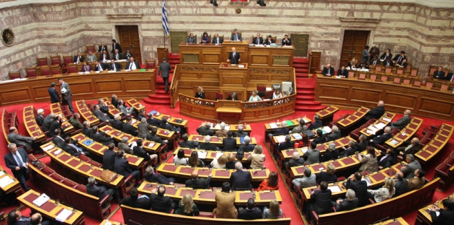 Με ένταση ξεκίνησε η συζήτηση για τους πλειστηριασμούς στη Βουλή