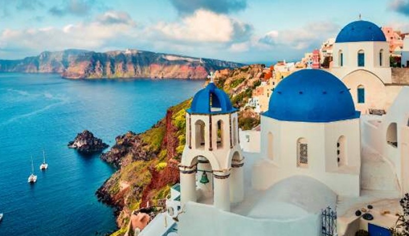 Μαύρο χρήμα στις Κυκλάδες -20.000 ευρώ για ένα τραπέζι, «χρυσό» για βίλες