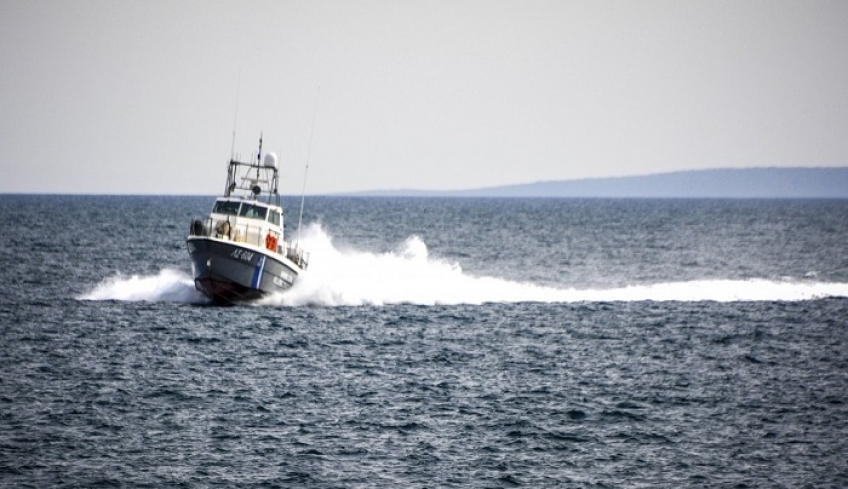 Ακυβέρνητο φορτηγό πλοίο ανοιχτά της Σύρου