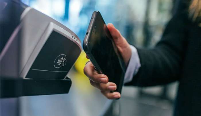 Ποια είναι τα 19 επιδόματα που θα δίνονται μέσω προπληρωμένης κάρτας