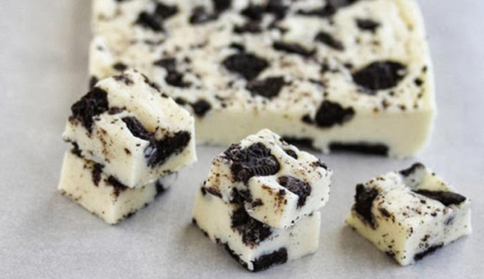 Fudge λευκής σοκολάτας με Oreo  -Ένα γλυκό με ελάχιστα υλικά που θα σου γίνει ...εθισμός!