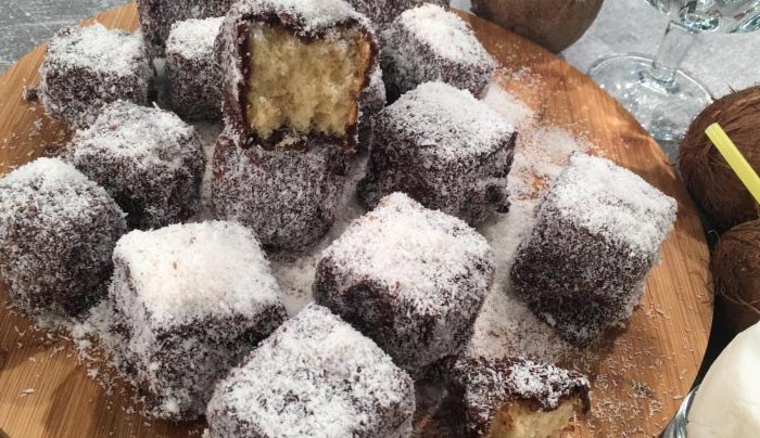 Lamingtons (εύκολα γλυκά, καρύδα-σοκολάτα)