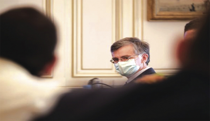Το plan b αν τα κρούσματα σπάσουν ρεκόρ – Επιστροφή Τσιόδρα και μάσκες παντού