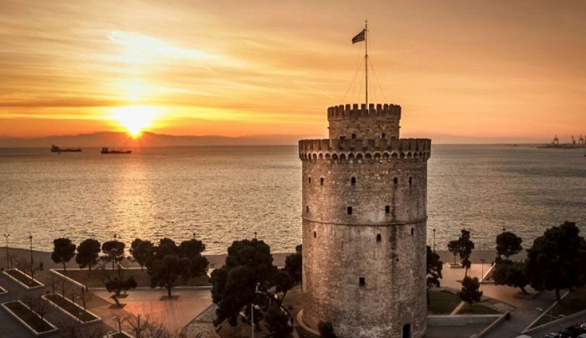 Άνδρας με ψεύτικο πιστόλι σκόρπισε τον τρόμο στον Λευκό Πύργο [βίντεο]