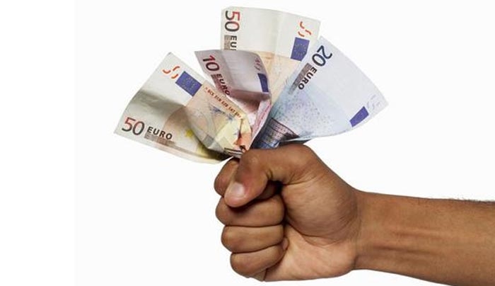 ΦΟΥΣΚΩΜΕΝΑ» ΤΑ ΕΚΚΑΘΑΡΙΣΤΙΚΑ: Εξτρα φόροι 2,2 δισ. για χιλιάδες νοικοκυριά το 2016