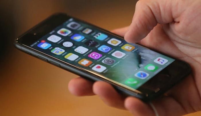 Η Apple παρακολουθεί τα iMessages των χρηστών της;